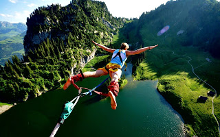 bungee-jumping-over-a-mountain-lake_1920x1200_792-wide1